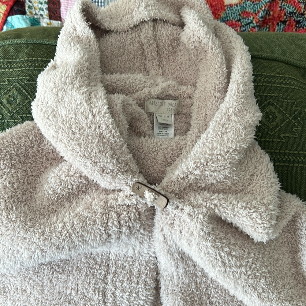 BAREFOOT DREAMS CozyChic Hooded Pocket Wrap Shawl Oyster Beige One Size $165 R